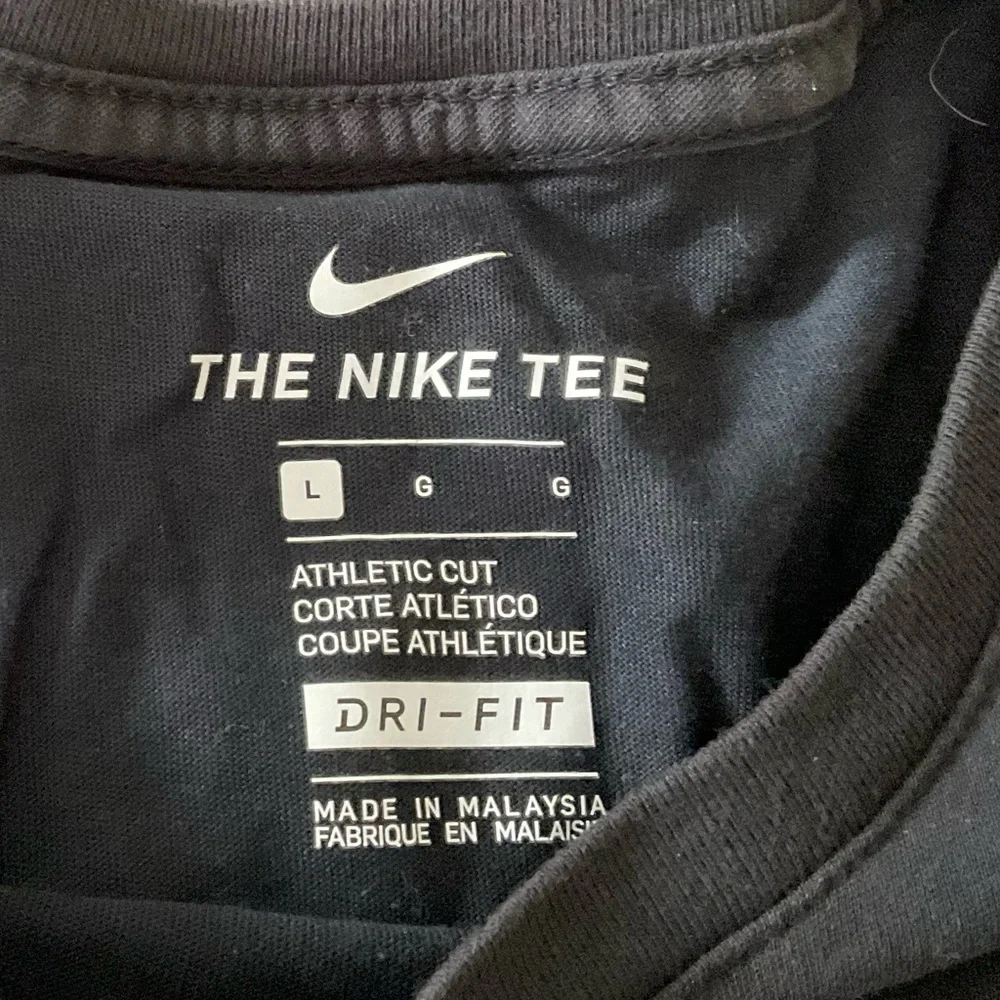 Nike Tee Men’s /unisex Dri fit t shirt Sz L